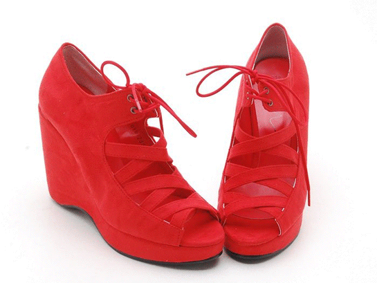 Rüyada Kırmızı Ayakkabı Giymek